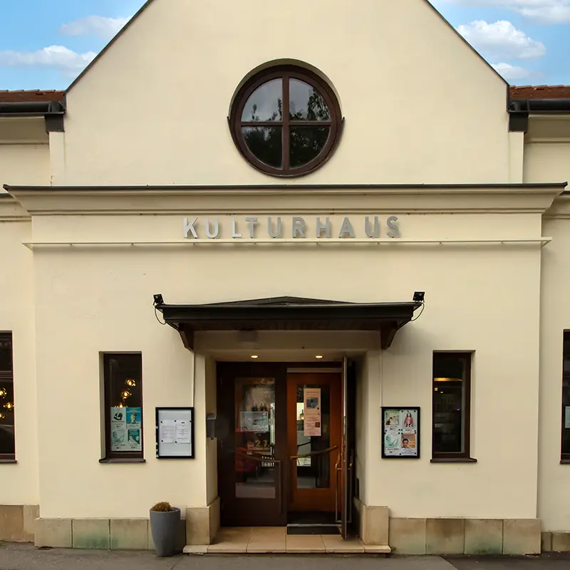 Eingang vom Kulturhaus & Restaurant MaLa in Maria-Lanzendorf